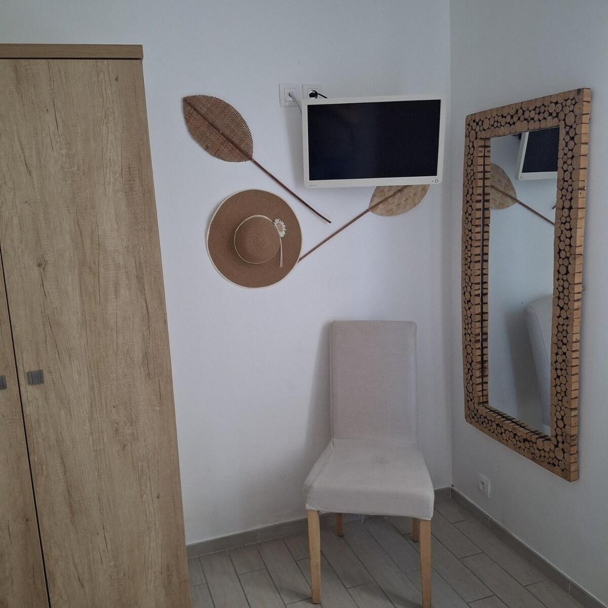 Mistral Appartements Port-Saint-Louis-du-Rhône Esterno foto